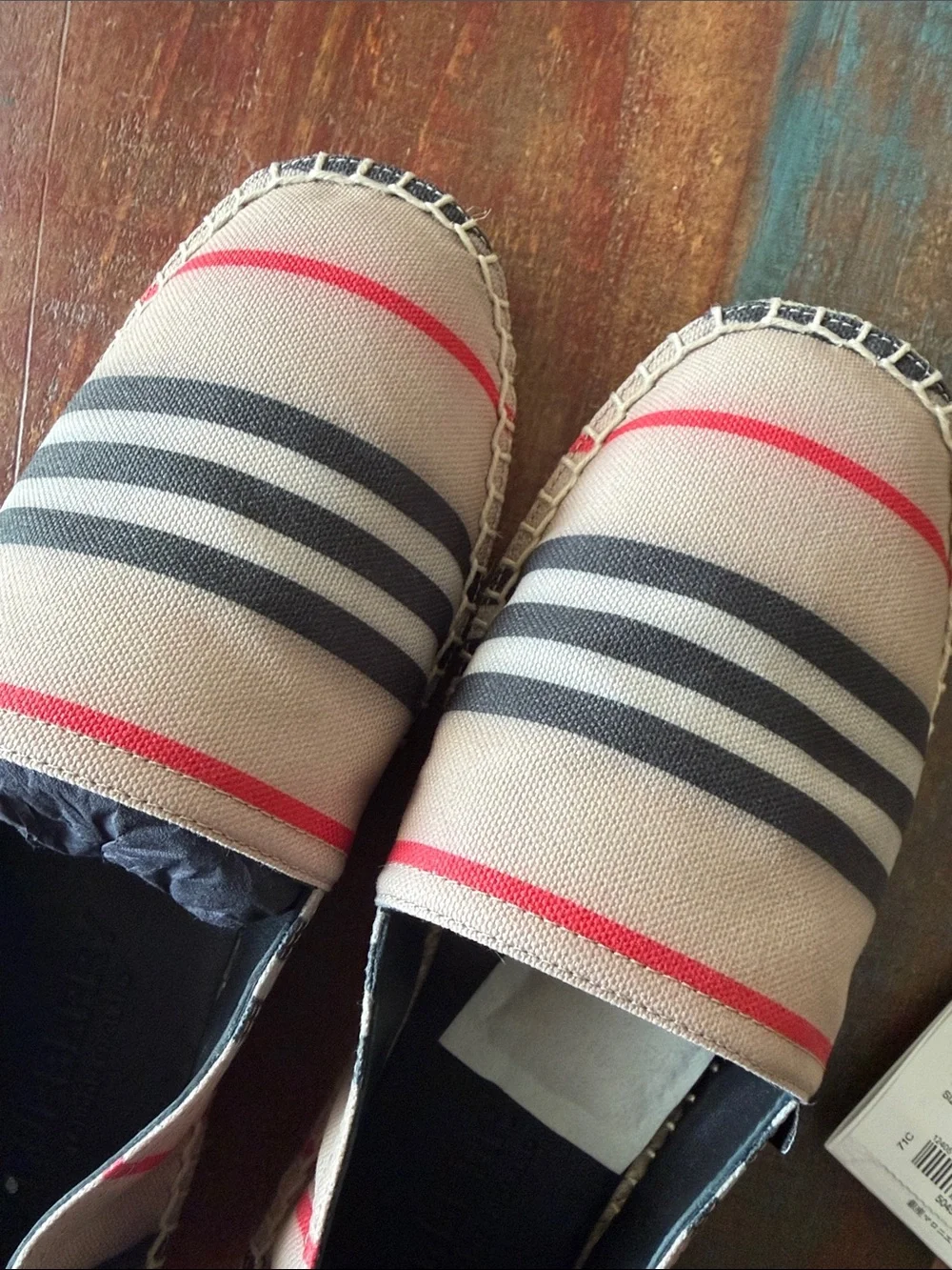 Burberry flats photos shown